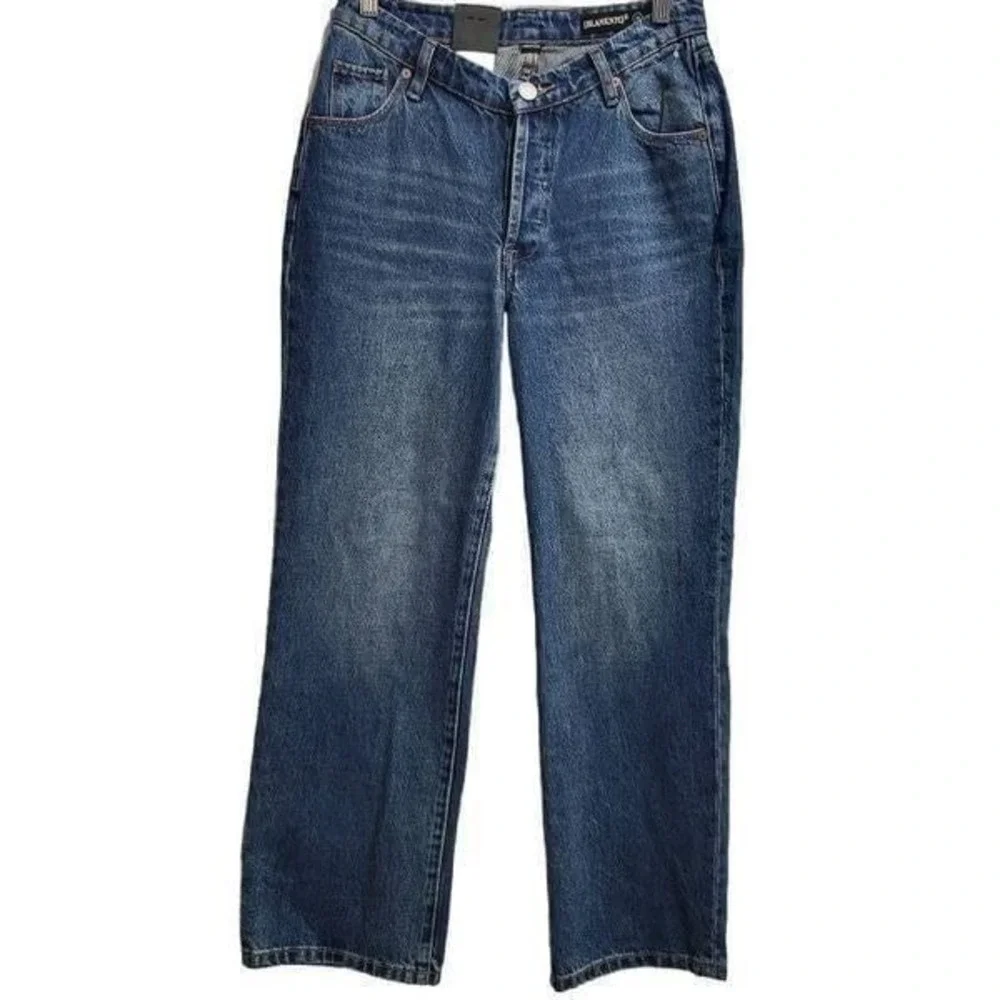 Blank NYC
V-front Baxter fit 
In my Head Straight Leg Jean - Picture 3 of 10